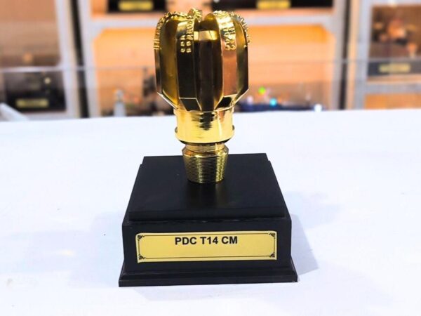 PDC Drill Bit Miniature, Oilfield gift ideas, Brass drill bit model, Custom oilfield awards, Petroleum industry collectibles, Oil and gas executive gifts, Energy industry souvenirs, Corporate recognition awards, Oilfield desk decor, Premium oil and gas gifts