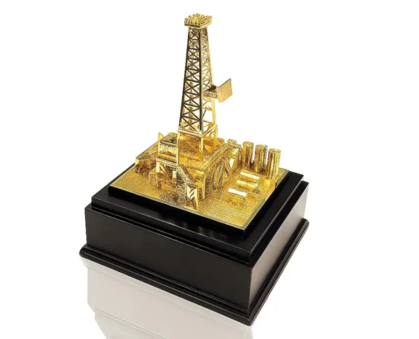 brass onshore drilling rig miniature, customizable oil rig model, corporate recognition award oil gas, petroleum industry collectible, wooden box executive gift, energy industry award, oilfield memorabilia gift, brass oil rig desk decor, personalized oil gas trophy, luxury corporate gift oilfield